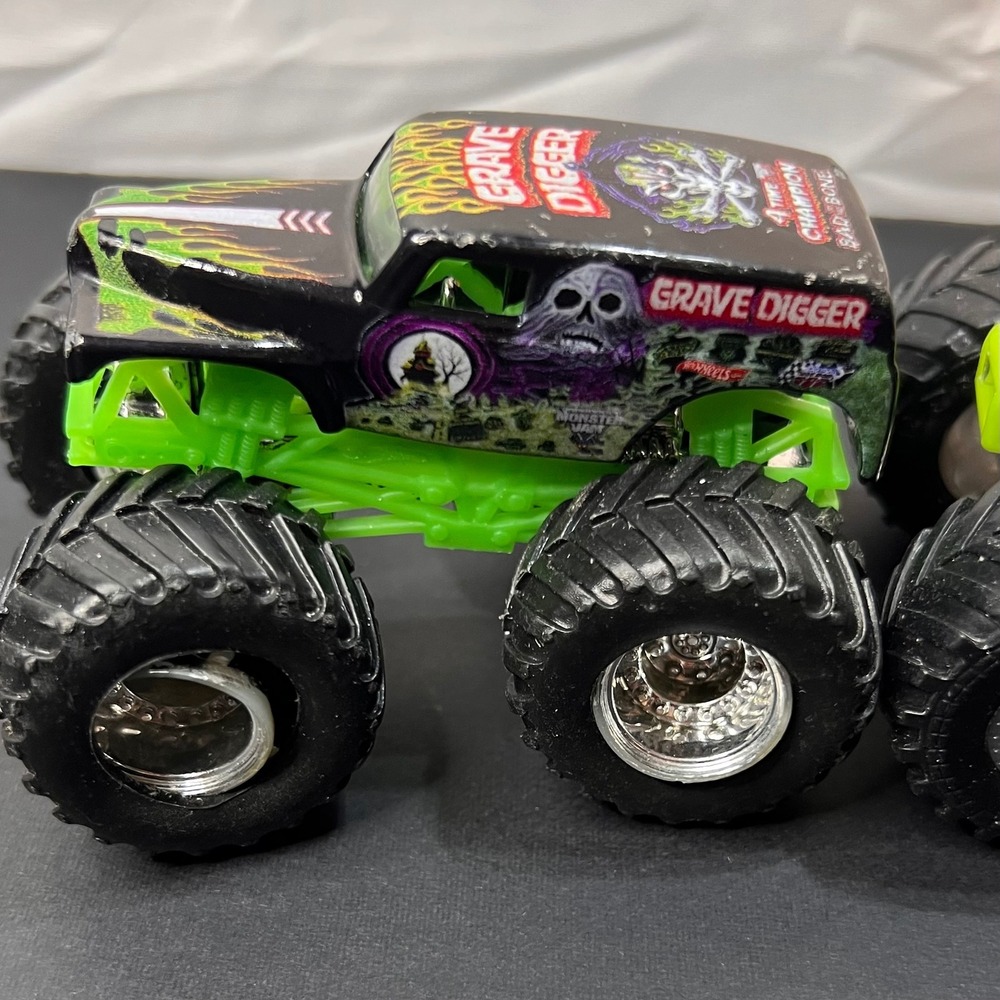 Hot Wheels 1:64 Monster Jam Truck Lot Grave Digger Avenger Multi Good Set of 3 - Picture 6 of 12